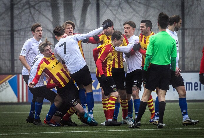 Speler van Grol 2 steelt show, zieke invaller scoort twee keer voor Pax ...