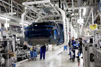Stellantis raakt zijn Opel Mokka’s niet kwijt en sluit fabriek: ‘Autosector aan rand van de afgrond’