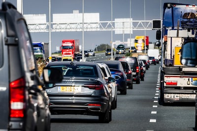 Flinke vertraging op A50 richting Arnhem door ongeval