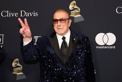 Muziekproducent Clive Davis (94), die betrokken was bij doorbraak van grote artiesten, overleden