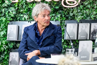 Matthijs van Nieuwkerk deelt nieuws over groot verlies en Sylvie Meis stuntelt in prachtige jurk