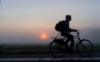 Nederland ontwaakt in dichte mist en (in sommige steden) in een wit landschap: 3 cm sneeuw gevallen