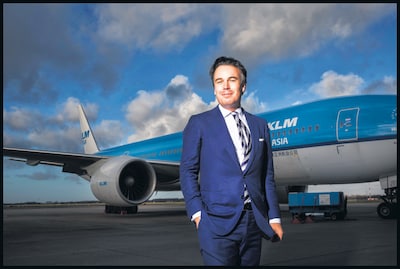 ‘Powerbank van Camiel Eurlings’ ontploft in KLM-vliegtuig, oud-directeur viel in slaap in businessclass