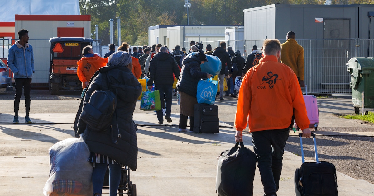 COA kan azc’s niet sluiten: duizenden asielzoekers moeten weg, maar ...