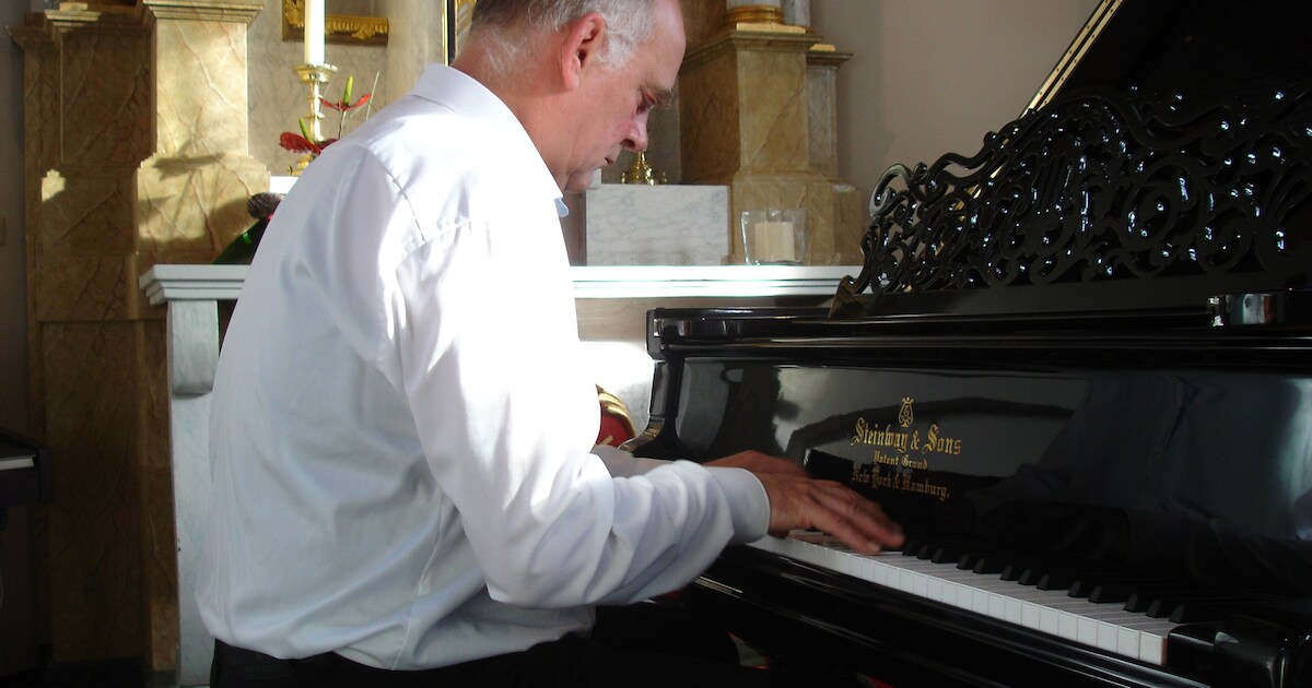 Concertpianist bespeelt Steinway uit 1886 in Holthees