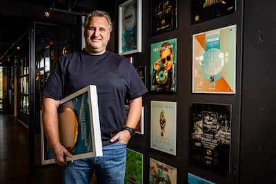 Cd-verkoop lag op zijn gat, toch begon Dick een platenmaatschappij: ‘Mensen blijven altijd muziek luisteren’