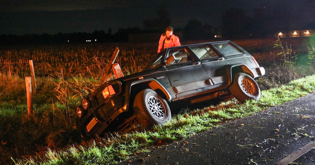 Automobilist neemt de benen na ongeval in Lunteren.