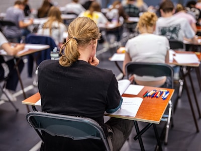 50.000 vmbo-leerlingen krijgen uitslag eindexamen een dag later door technische fout