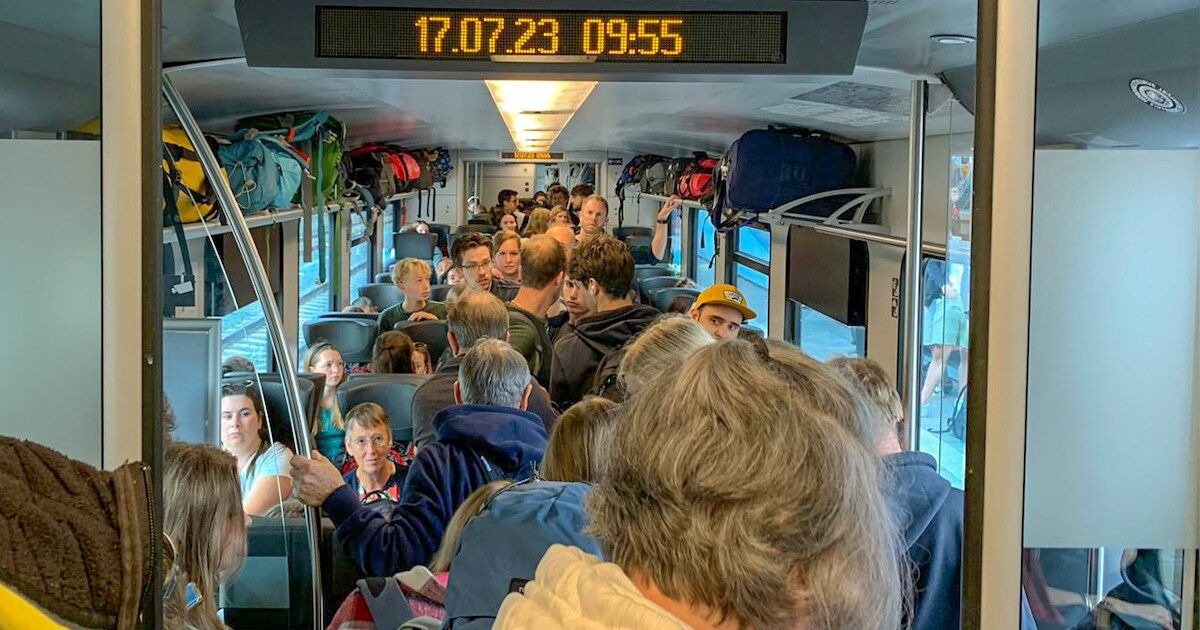 Vakantiegangers passen niet in bomvolle trein; opnieuw gedoe tussen ...