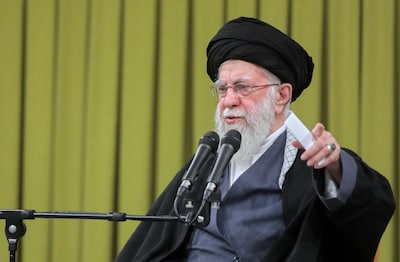 Ayatollah Khamenei waarschuwt voor groot conflict als VS zijn land aanvalt