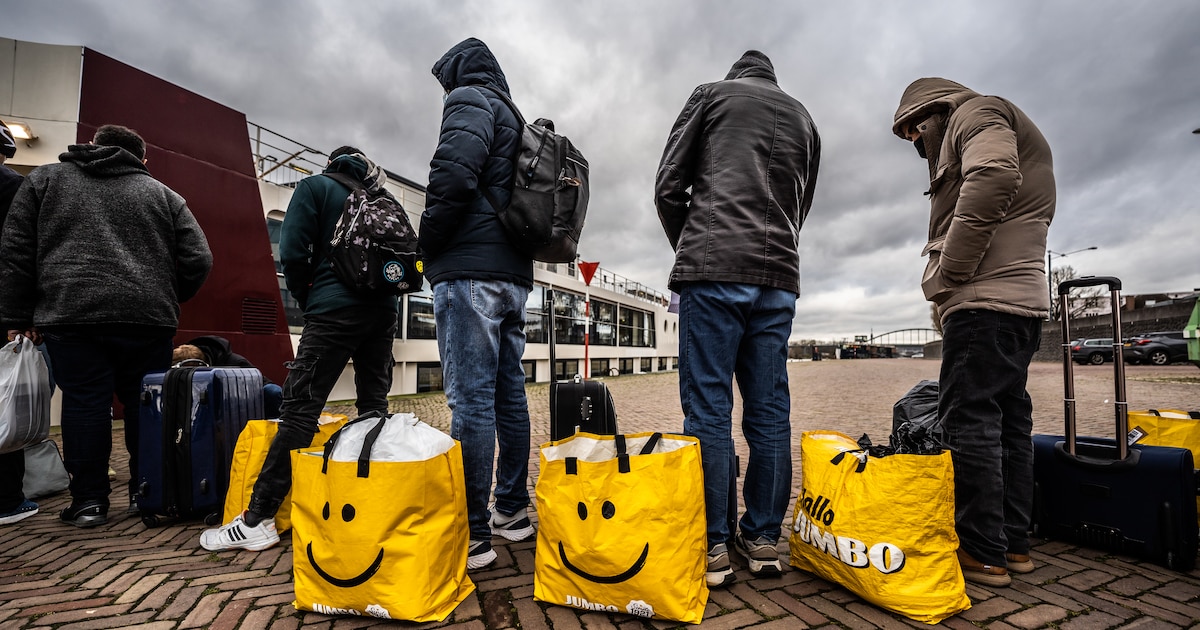 Het COA gaat nog eens bijna honderd mensen opvangen op een boot aan de ...