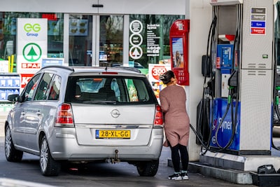 IEA waarschuwt voor energiecri­sis door oorlog en komt met advies: ‘Niet alle auto’s in een stad tegelijk de weg op’