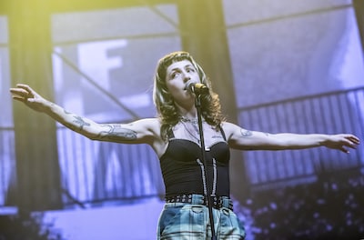 Protestlied van Sophie massaal beluisterd om anti-azc-lied uit hitlijsten te krijgen: ‘Dat nummer is doodeng’