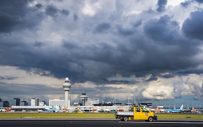 Tientallen vluchten op Schiphol geschrapt om harde wind storm Benjamin