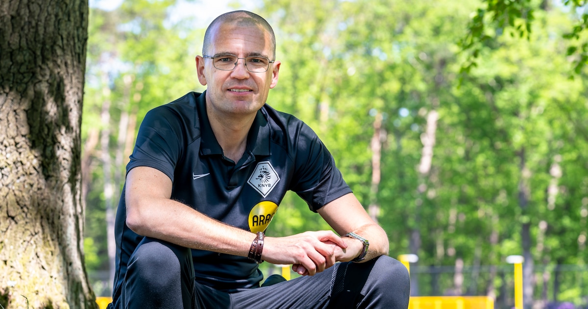 Assistent-scheidsrechter Sander van Roekel heeft de één-op-één ...