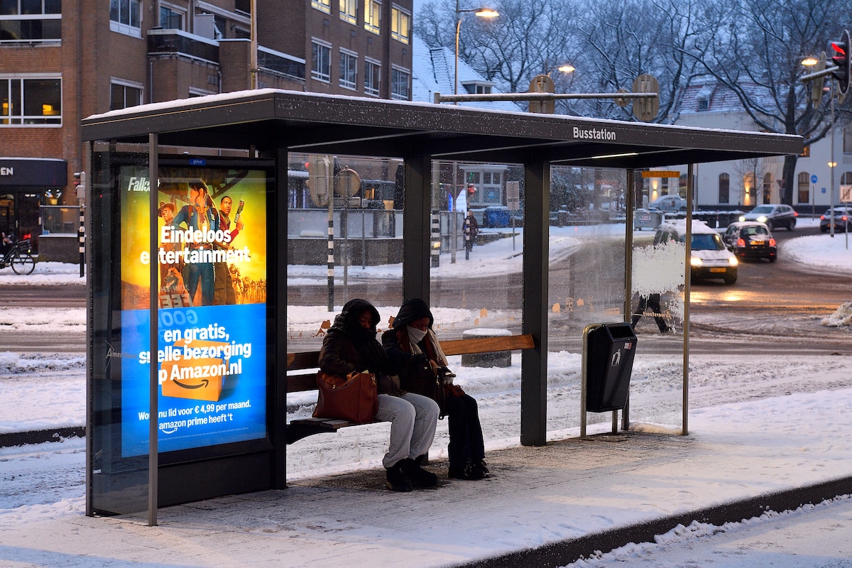 https://images.gelderlander.nl/YzIzMDcxYzJhNjNlZWMyYjkzNDAvZGlvLzI2ODI2Mzk2Ny9maXQtd2lkdGgvMTIwMA/bussen-rijden-niet-door-sneeuw