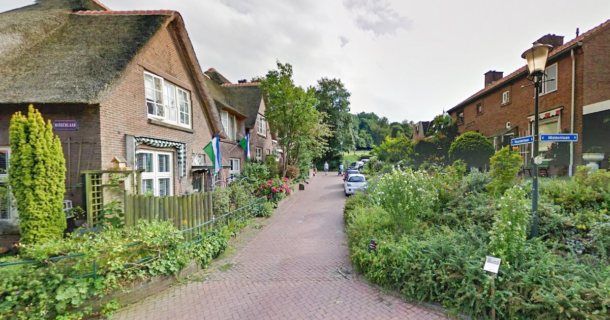 In dit vredige dorp tegen de bosrand wordt de harmonie verscheurd door ...