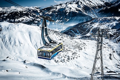 Keiharde klap in Oostenrijk­se après-skibar kost Nederlan­der mogelijk meer dan 13.000 euro