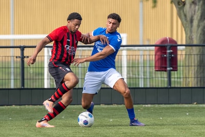 Een grote wens van Mouhouti junior? Spelen onder leiding van Mouhouti senior: ‘Maar het wordt wel ee