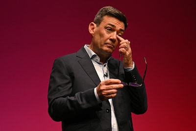 VK met brok in de keel na speech ‘politieke ster’ Andy Burnham: ‘Kantelmoment van deze eeuw’