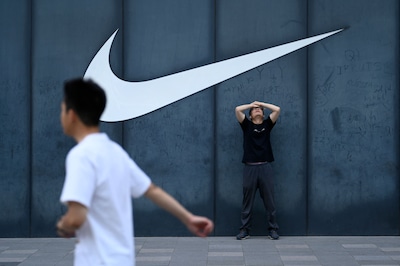 Hoe het ooit zo onaantastbare Nike in rap tempo zijn ‘cool-factor’ verloor