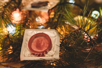 Condoom geven met kerst, maar welke maat? ‘80 procent van de Nederlandse mannen past de standaardmaat’