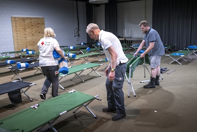 Boer brengt meloenen naar Ter Apel, een stroompunt en eerder dan andere dagen naar de nachtopvang