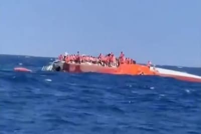 Veerboot met 270 opvarenden gekapseisd voor de kust van Cyprus