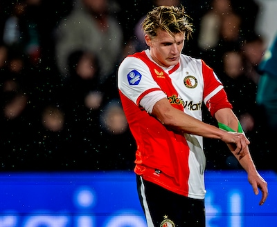 Feyenoord krijgt slecht nieuws uit de ziekenboeg: aanvoerder Sem Steijn voorlopig uit de roulatie