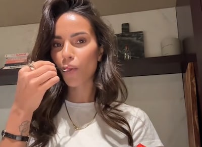 Verbijstering om wat Monica Geuze aanprijst als snack: ‘Als zelfs dit viraal gaat, zijn we verloren’