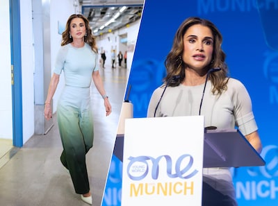 Koningin Rania heeft veel mantelpakken, maar haar stijl is beduidend hipper dan die van haar Europese collega's