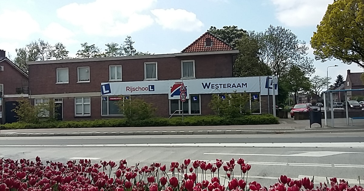 Gevelreclame autorijschool Elst gedoogd | Overbetuwe | gelderlander.nl