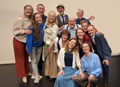 Theaterzanggroep Schudden voor Gebruik treedt op in Horsterpark Duiven