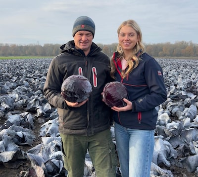Boer Johan heeft ruim 100.000 kilo rode kool over, dan verzint zijn dochter Ilse een oplossing