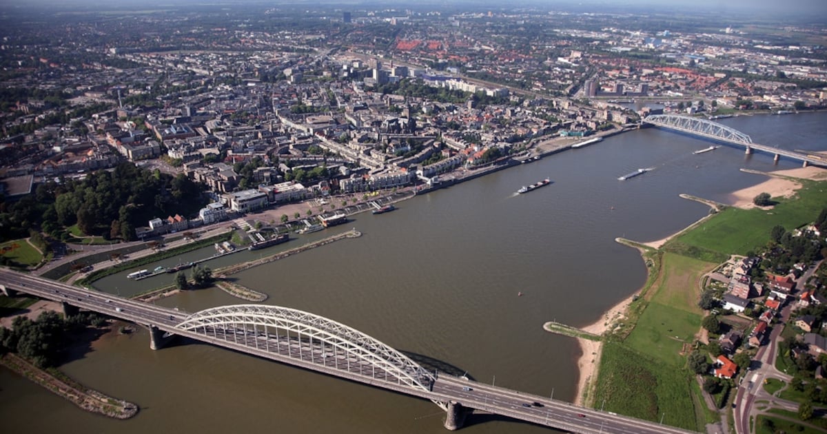 Leuth ingelicht over plannen zwembad