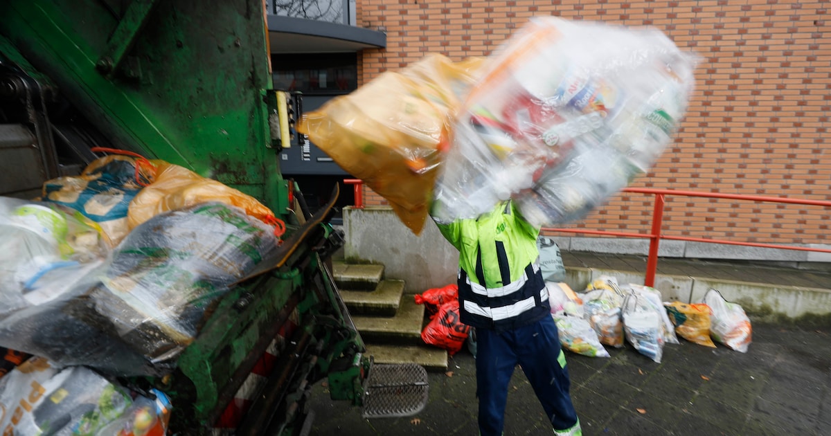 Geweld bij de vuilniswagen eindigt in ontslag op staande voet, maar Dar moet man terug in dienst nem