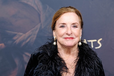 ‘Koningin van de talkshow’ Catherine Keyl op haar 80ste het theater in: ‘Lijkt me echt te gek’