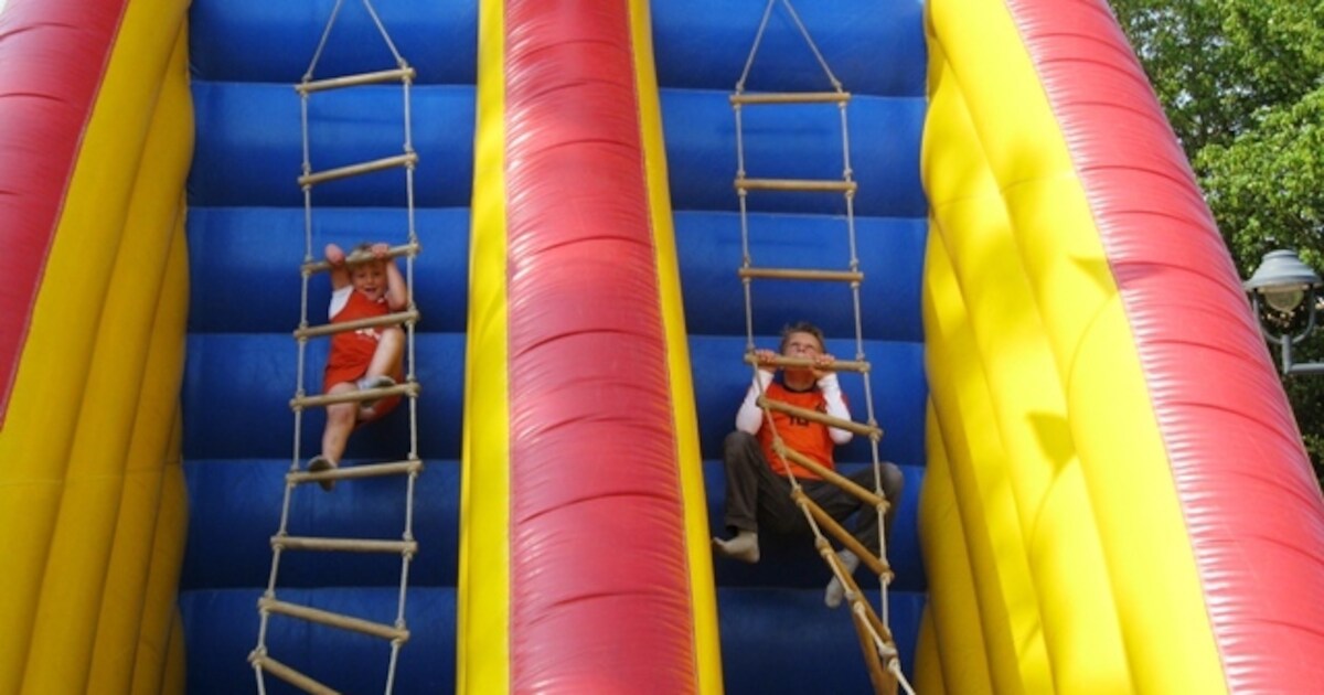 Bescheiden feest Batenburg, vol plein Winssen