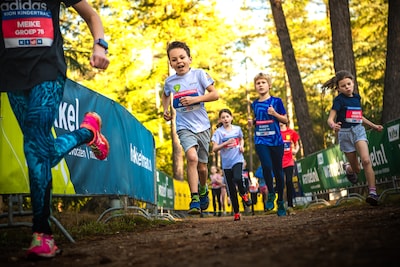 700 kinderen rennen door Museumpark Orientalis