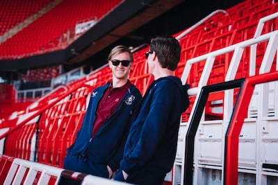 Bij FC Twente kunnen ze meer dan voetballen alleen. Er zitten heel wat geboren acteurs bij