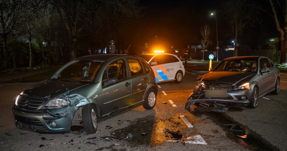 Auto's raken fors beschadigd door ongeluk in Doesburg