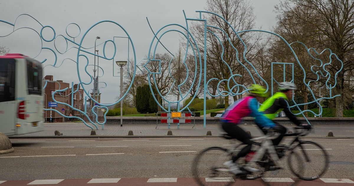 Bekend blauw kunstwerk volgende week weg op Kelfkensbos: verhuizing naar Dukenburg | Nijmegen