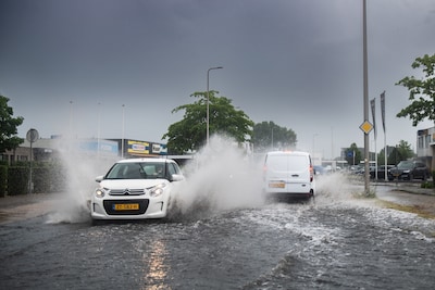 Onweer met hagel en windstoten op komst, KNMI waarschuwt voor lokale wateroverlast