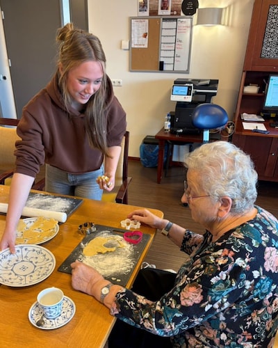 Leerlingen Gerrit Komrij College bezoeken zorglocatie in Winterswijk