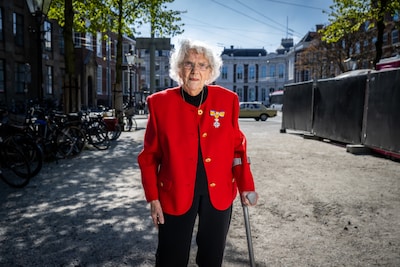 Op haar 98ste een lintje voor Janny: na 100 begrafenissen, 26 jaar Unicef en 17 jaar radio is ze nog steeds vrijwilliger