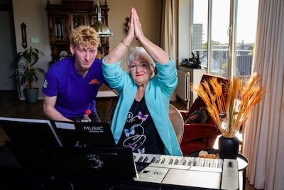 Orgel Joke ‘wil’ een incontinentieluier in haar kleedkamer: ‘Dat soort geintjes halen mijn zoons met me uit’