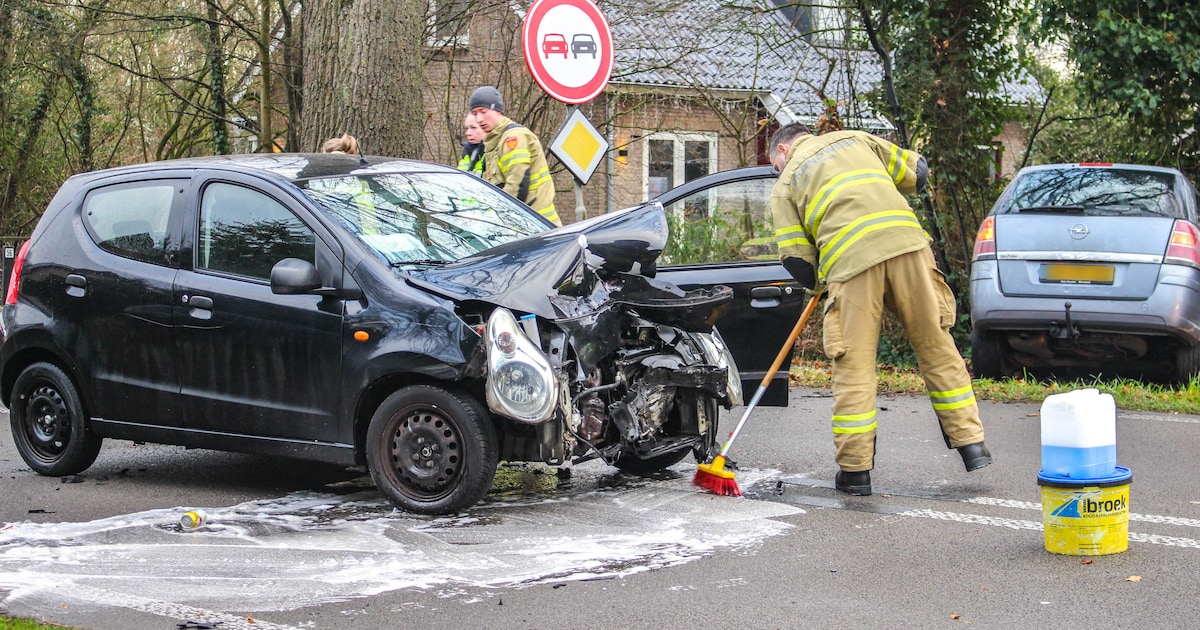 Twee personen gewond geraakt na frontale botsing op N336 in Zevenaar