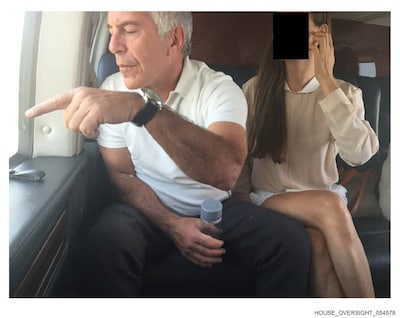Nieuwe lading Epstein-foto’s: screenshots over meisjes ‘leveren’, een ‘Lolita-voet’ en Bill Gates