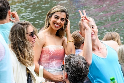 Zwangere Hila heeft moeite met veters strikken en Samuel doet steengoede Trump-imitatie