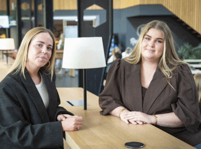 Julia (22) en Alyssa (23) willen impulsaankopen bespreekbaar maken: ‘Er heerst een treat yourself-cultuur onder jonge vrouwen’